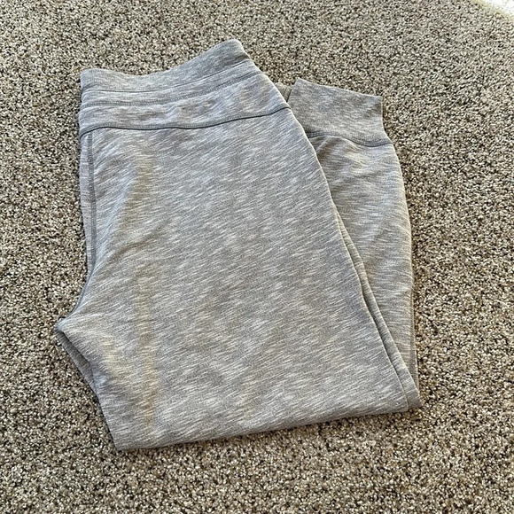 ATHLETA cropped sweatpants, Size Small - Picture 4 of 5